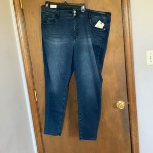 Wallflower ultra fit SKINNY jean ultra soft ultra stretch size 22 plus juniors